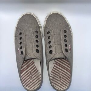 Taos Footwear Women's Gray Slip-On Loafers